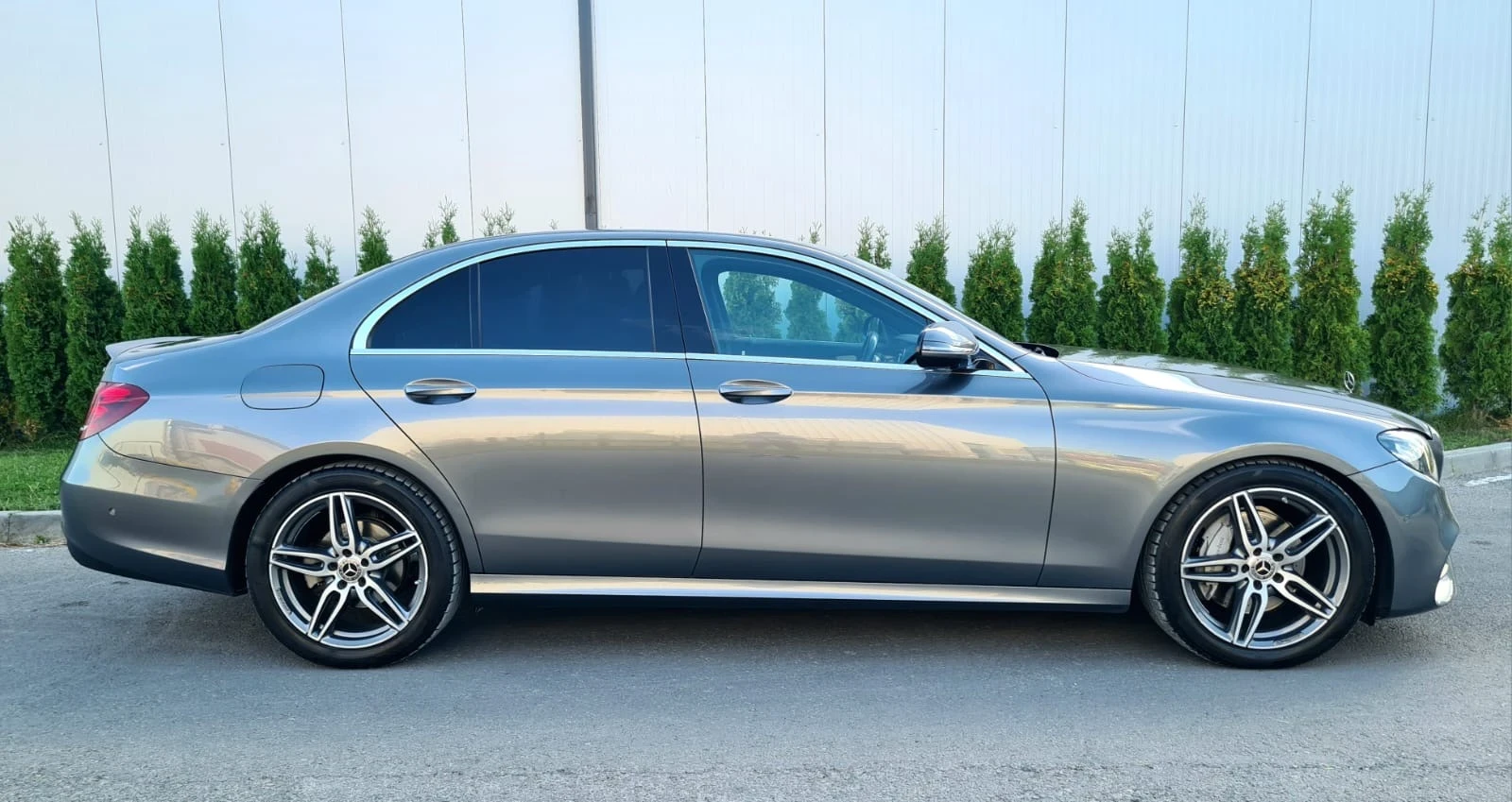 Mercedes-Benz E 220 AMG 4MATIC 9G - изображение 8