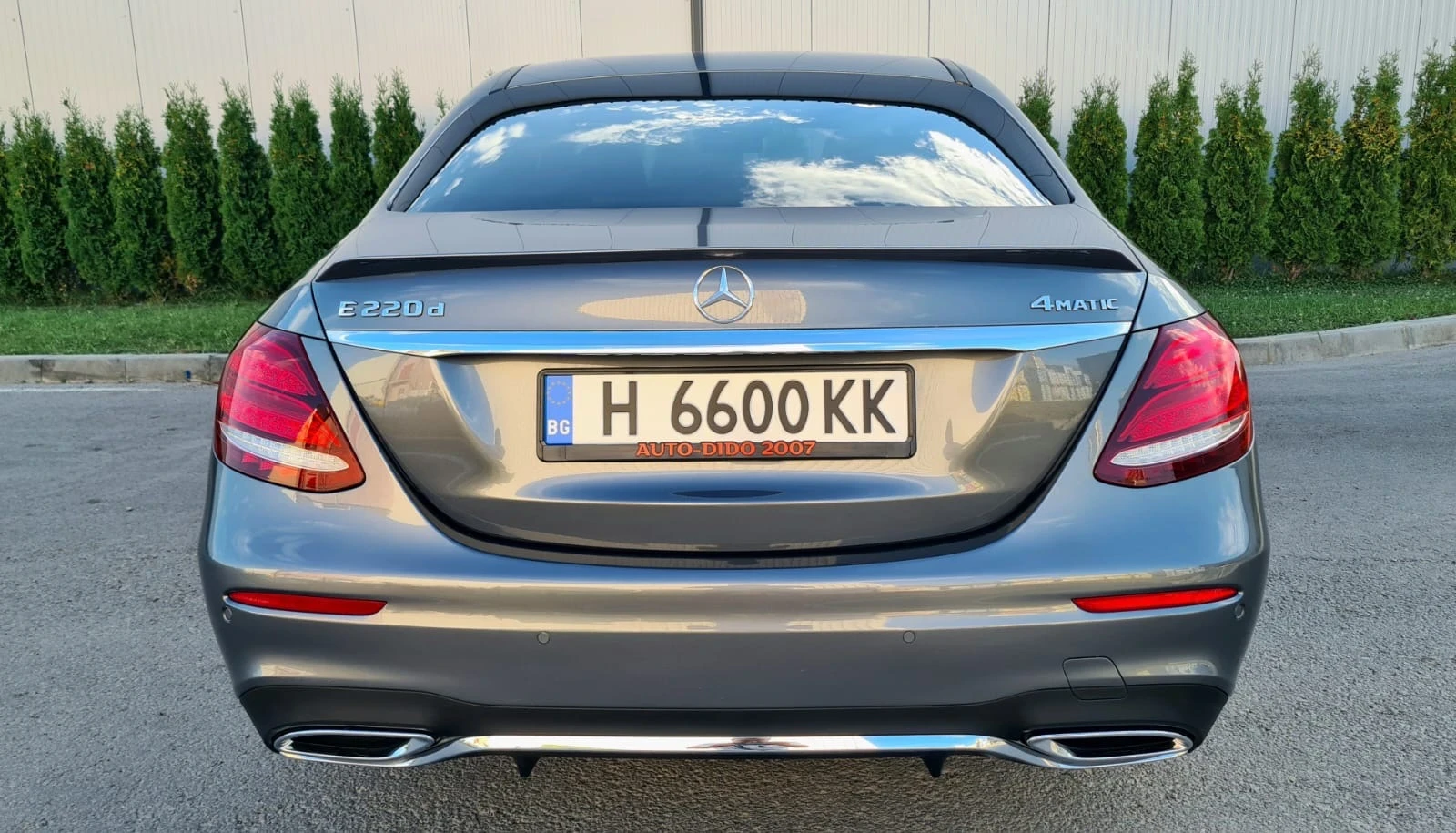 Mercedes-Benz E 220 AMG 4MATIC 9G - изображение 6