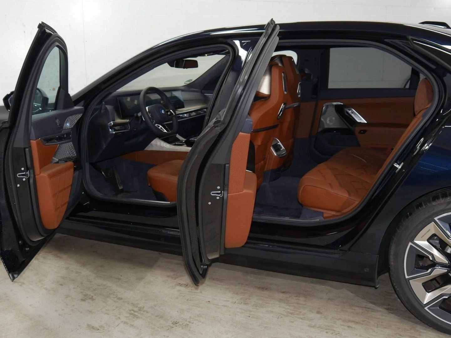 BMW i7 M60 xDrive = Executive Lounge= Гаранция - изображение 4