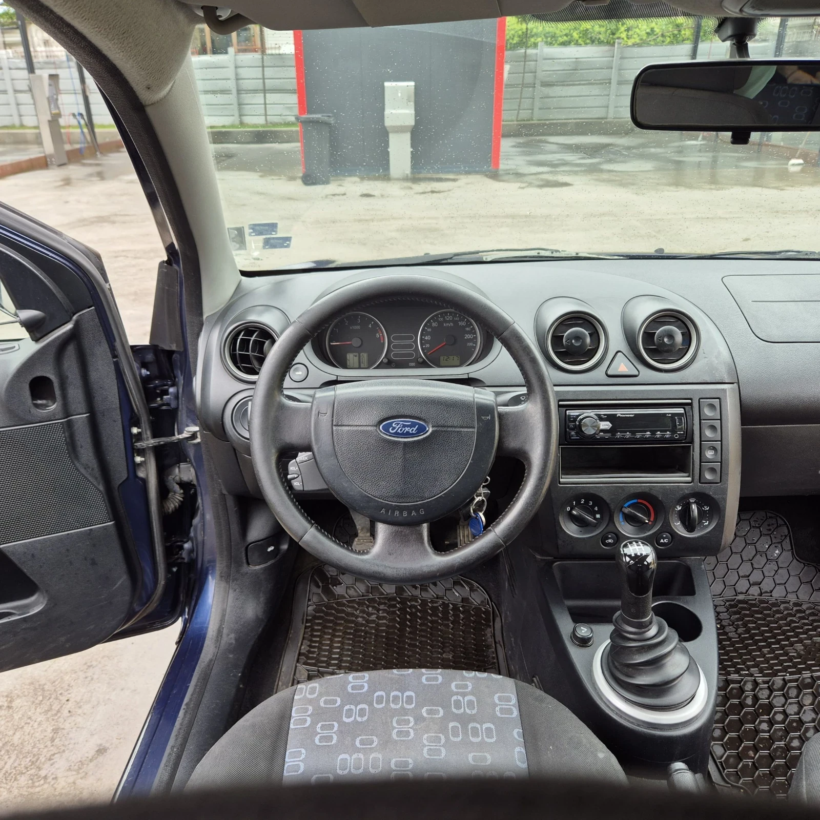 Ford Fiesta 1.4 TDCi  - изображение 8