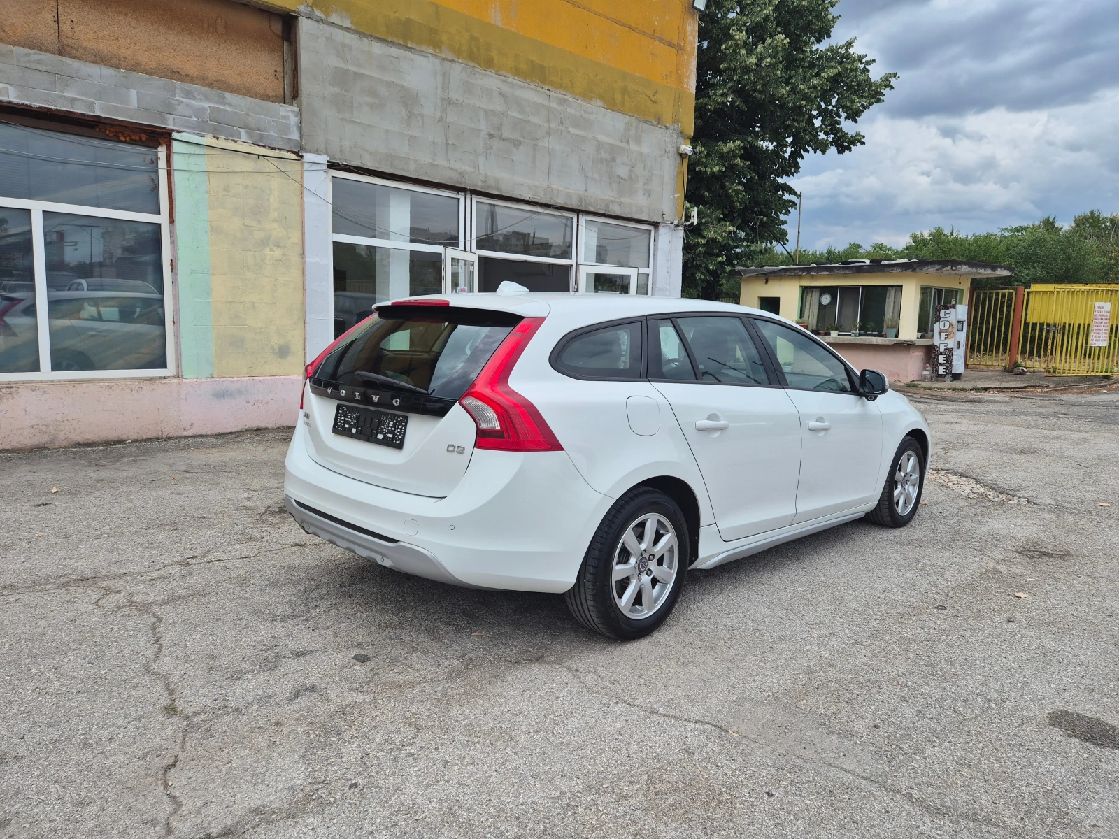 Volvo V60 2.0D D3 ITALY TOP - изображение 5