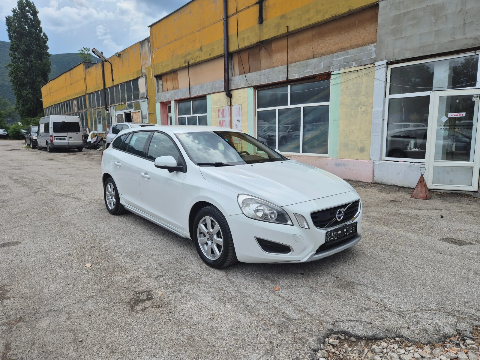 Volvo V60 2.0D D3 ITALY TOP - изображение 3