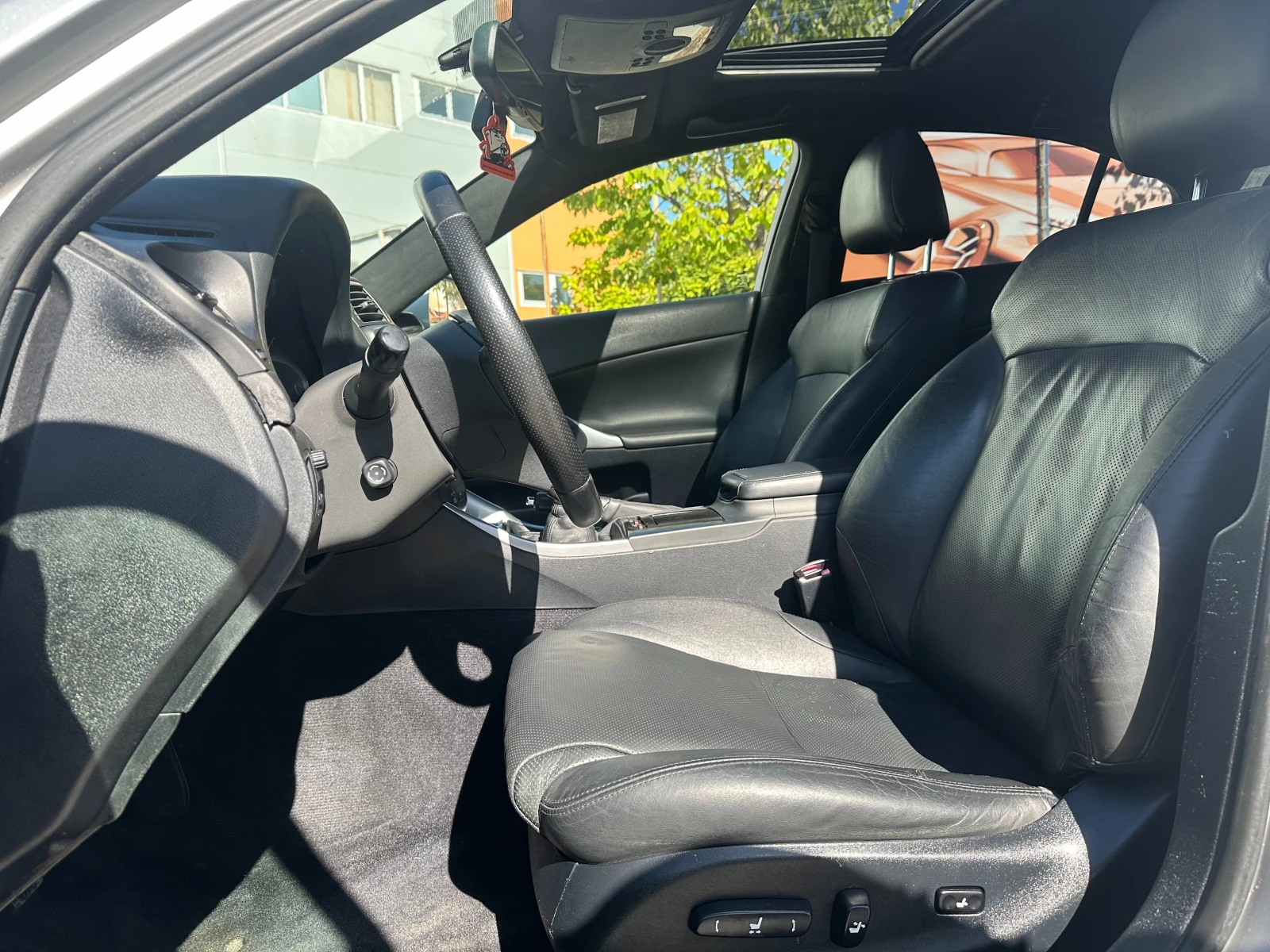 Lexus IS 220d 2.2d 177 к.с.  - изображение 8