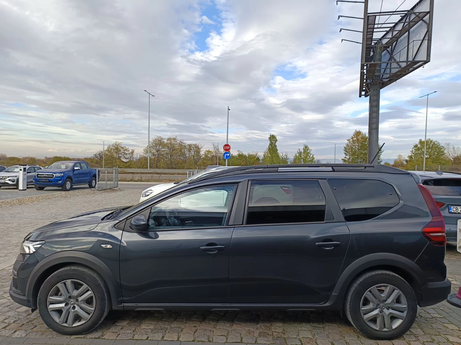 Dacia Jogger 1.0/ 100к.с. бензин/газ/ 6+ 1м. - изображение 7