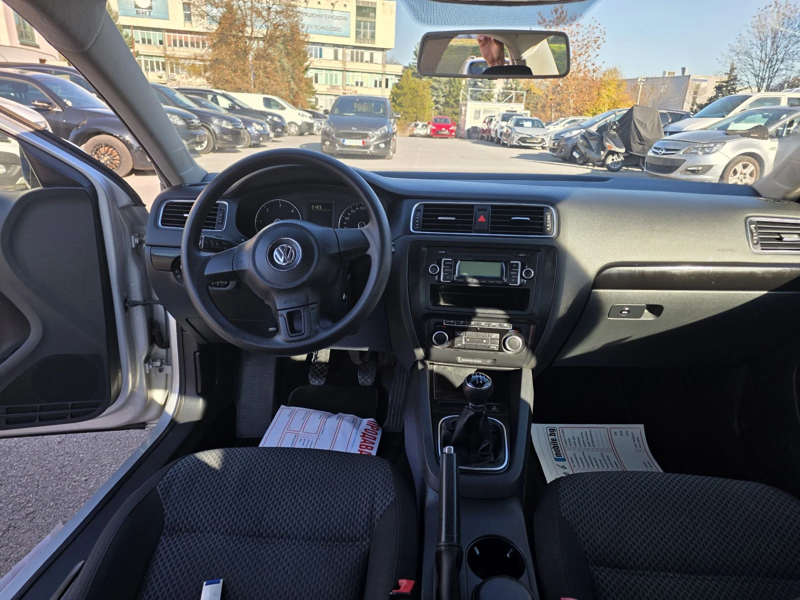 VW Jetta 1.6 tdi, като нова, сервизна книжка  - изображение 10