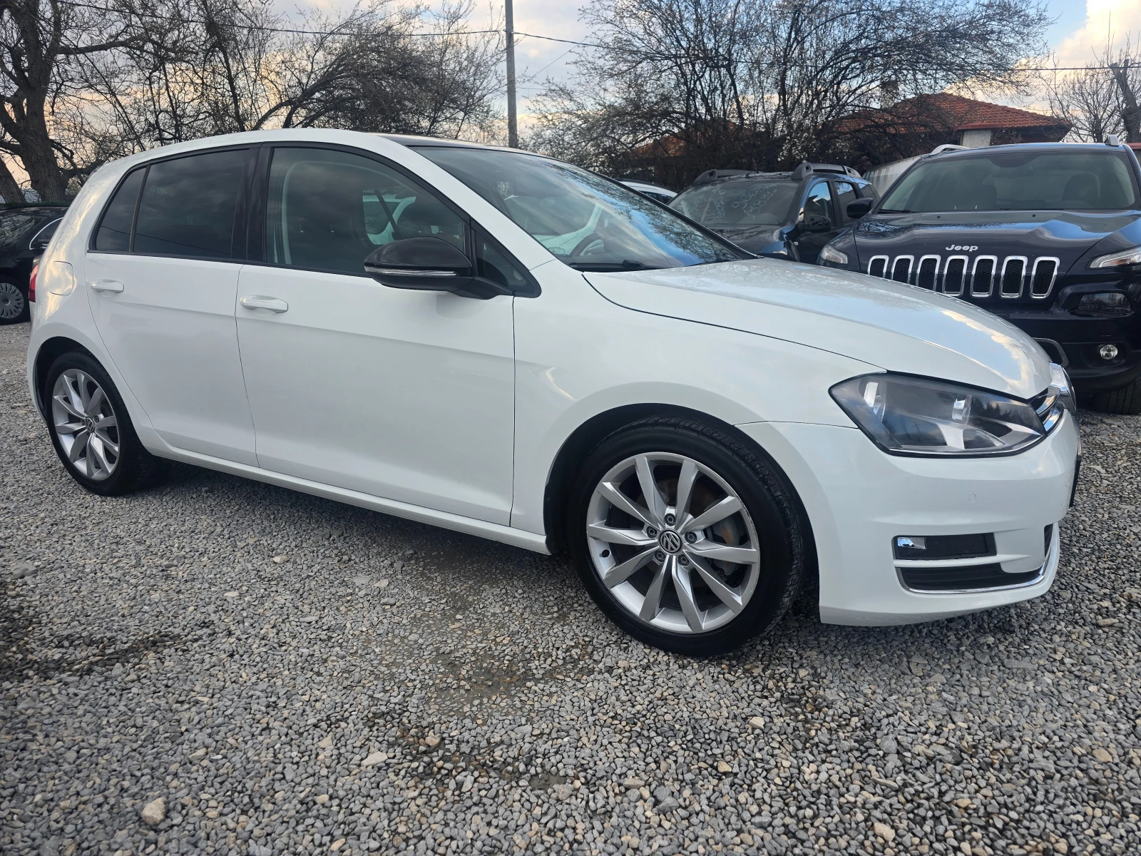 VW Golf 1.6TDI-105 K.C-НАВИ-ЛУКСОЗНО ИЗПЪЛНЕНИЕ, снимка 7 - Автомобили и джипове - 53977780