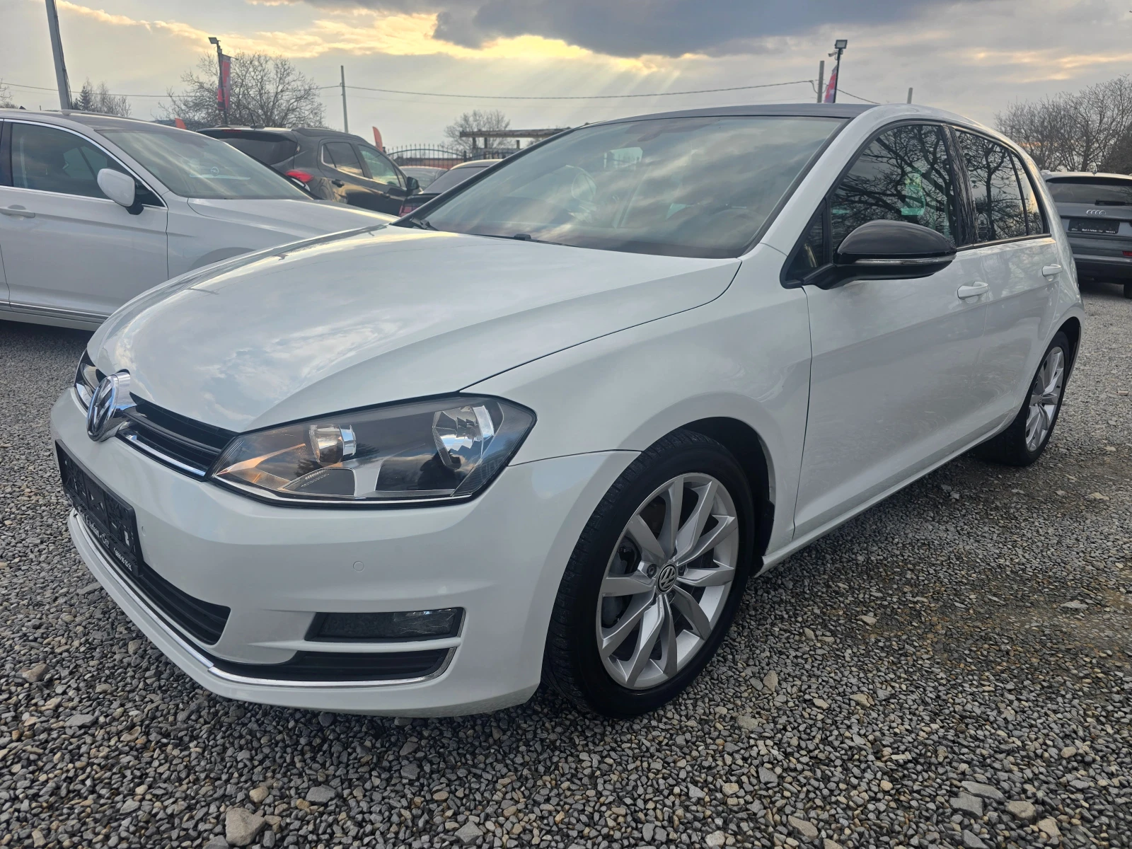 VW Golf 1.6TDI-105 K.C-НАВИ-ЛУКСОЗНО ИЗПЪЛНЕНИЕ