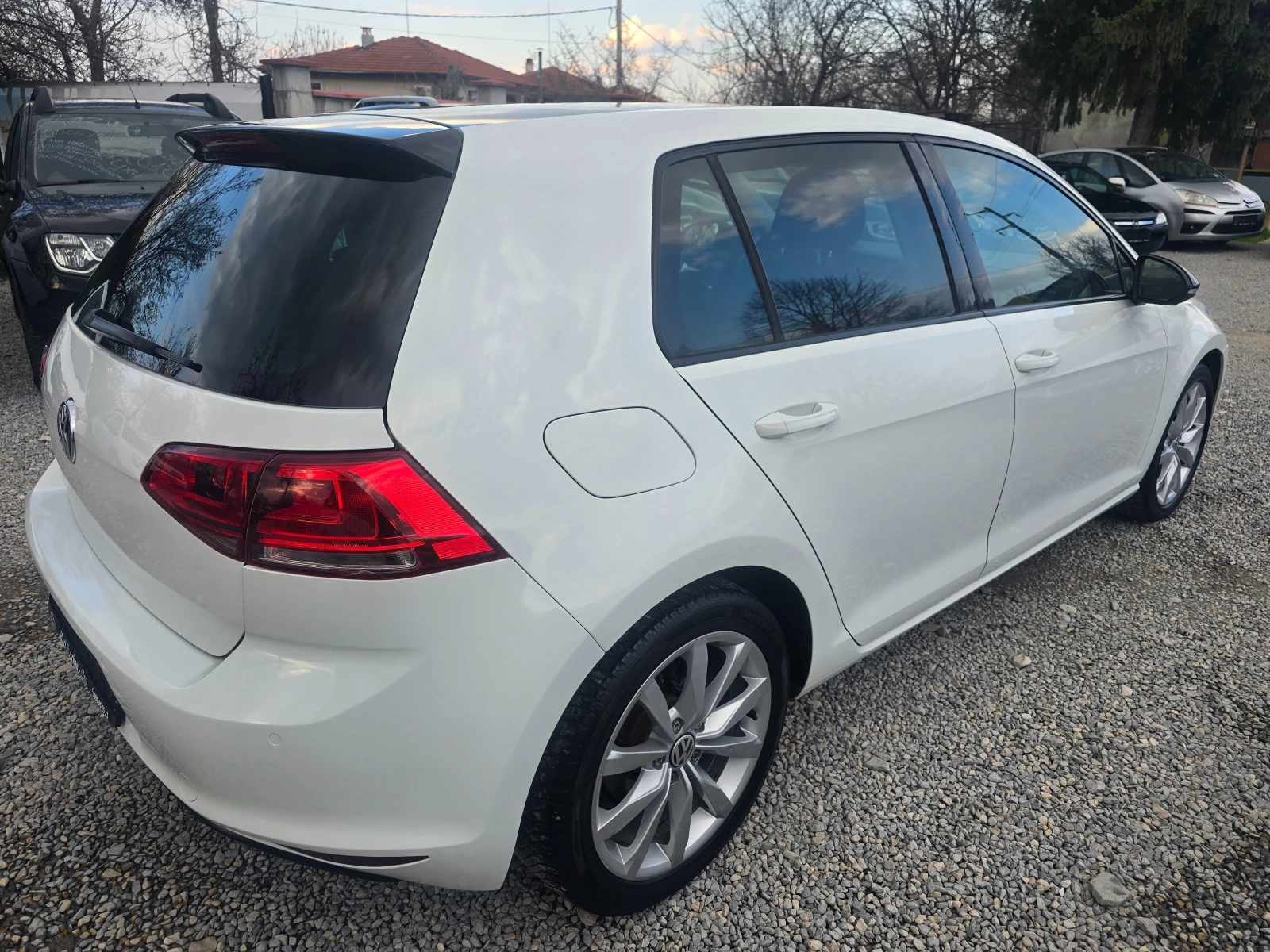VW Golf 1.6TDI-105 K.C-НАВИ-ЛУКСОЗНО ИЗПЪЛНЕНИЕ, снимка 6 - Автомобили и джипове - 53977780