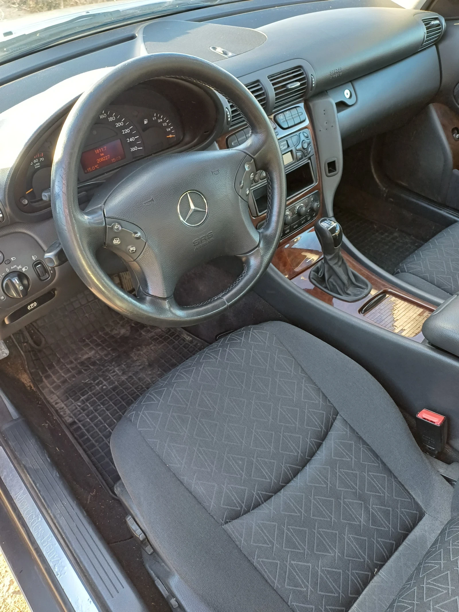 Mercedes-Benz C 180 Kompressor, снимка 5 - Автомобили и джипове - 54145535