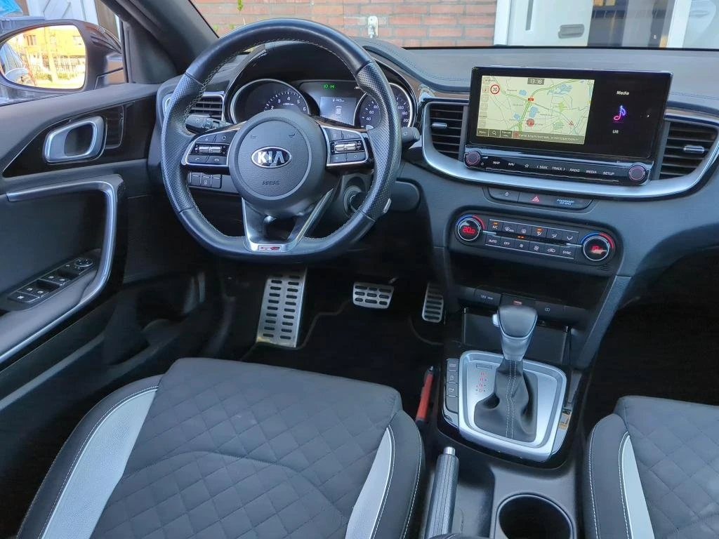 Kia Ceed SW 1.5 GDI GT Line , снимка 10 - Автомобили и джипове - 54190183