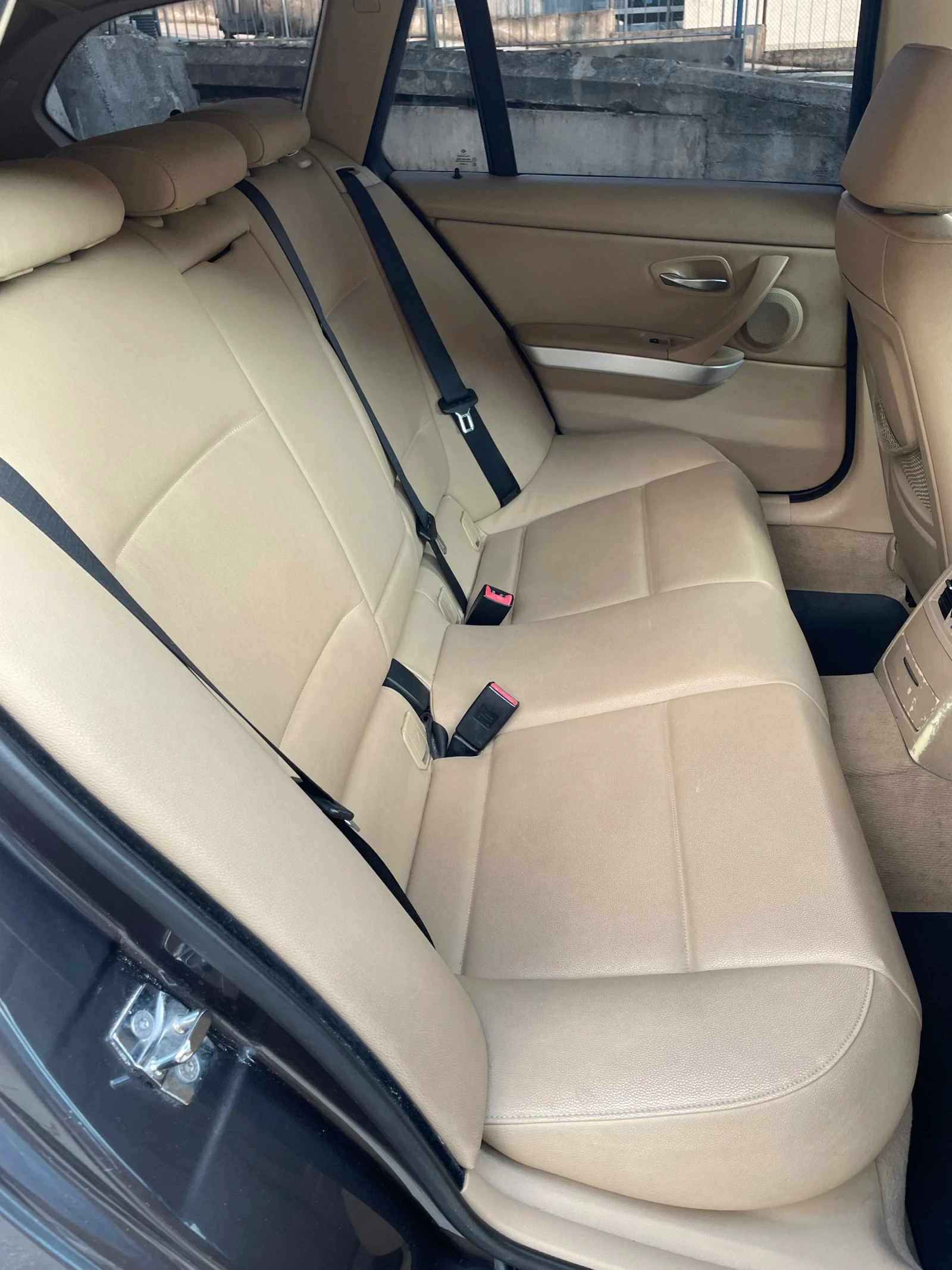 BMW 320 2.0D ТОП Реални Км!!, снимка 11 - Автомобили и джипове - 54316862