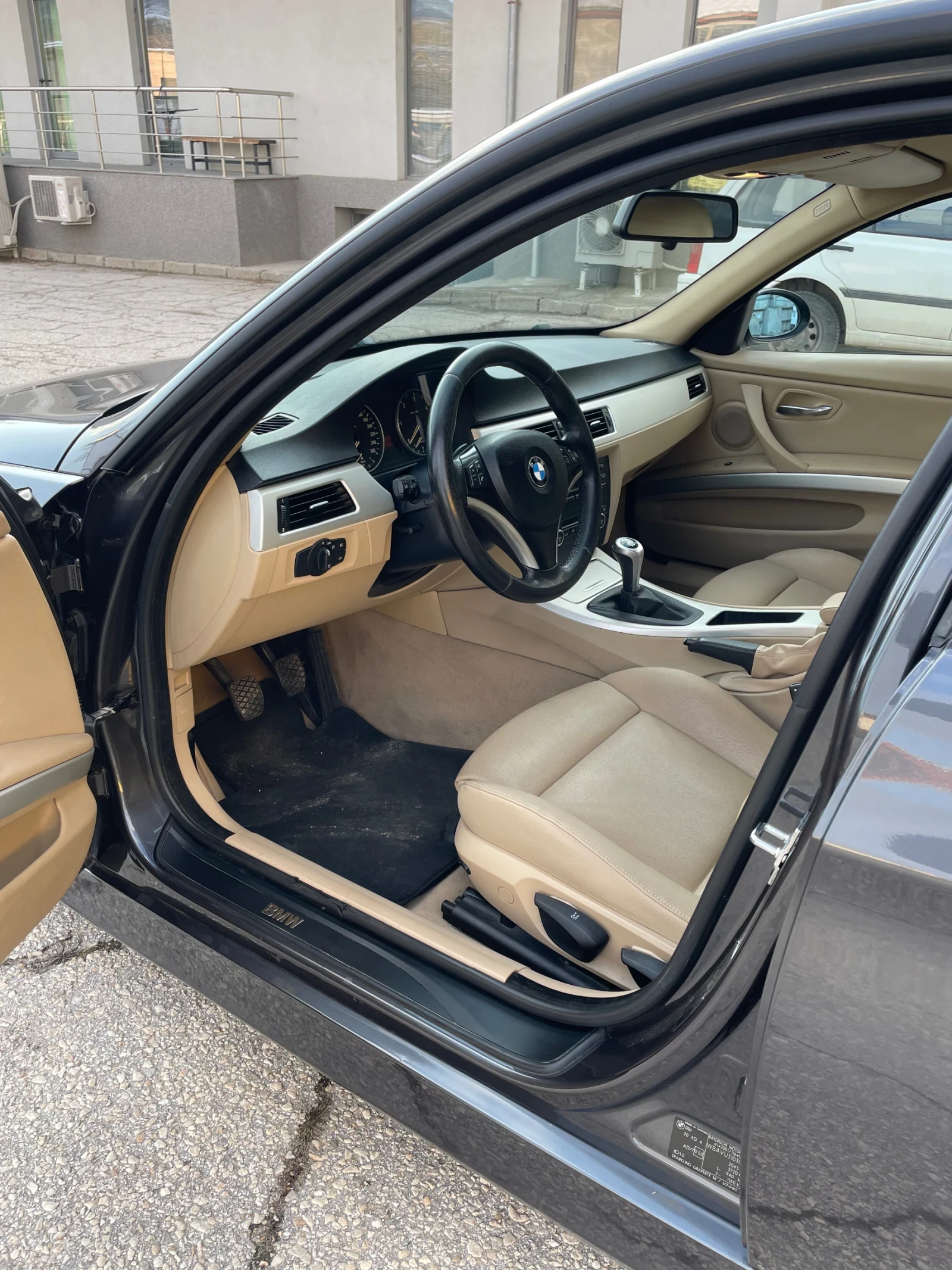 BMW 320 2.0D ТОП Реални Км!!, снимка 9 - Автомобили и джипове - 54316862