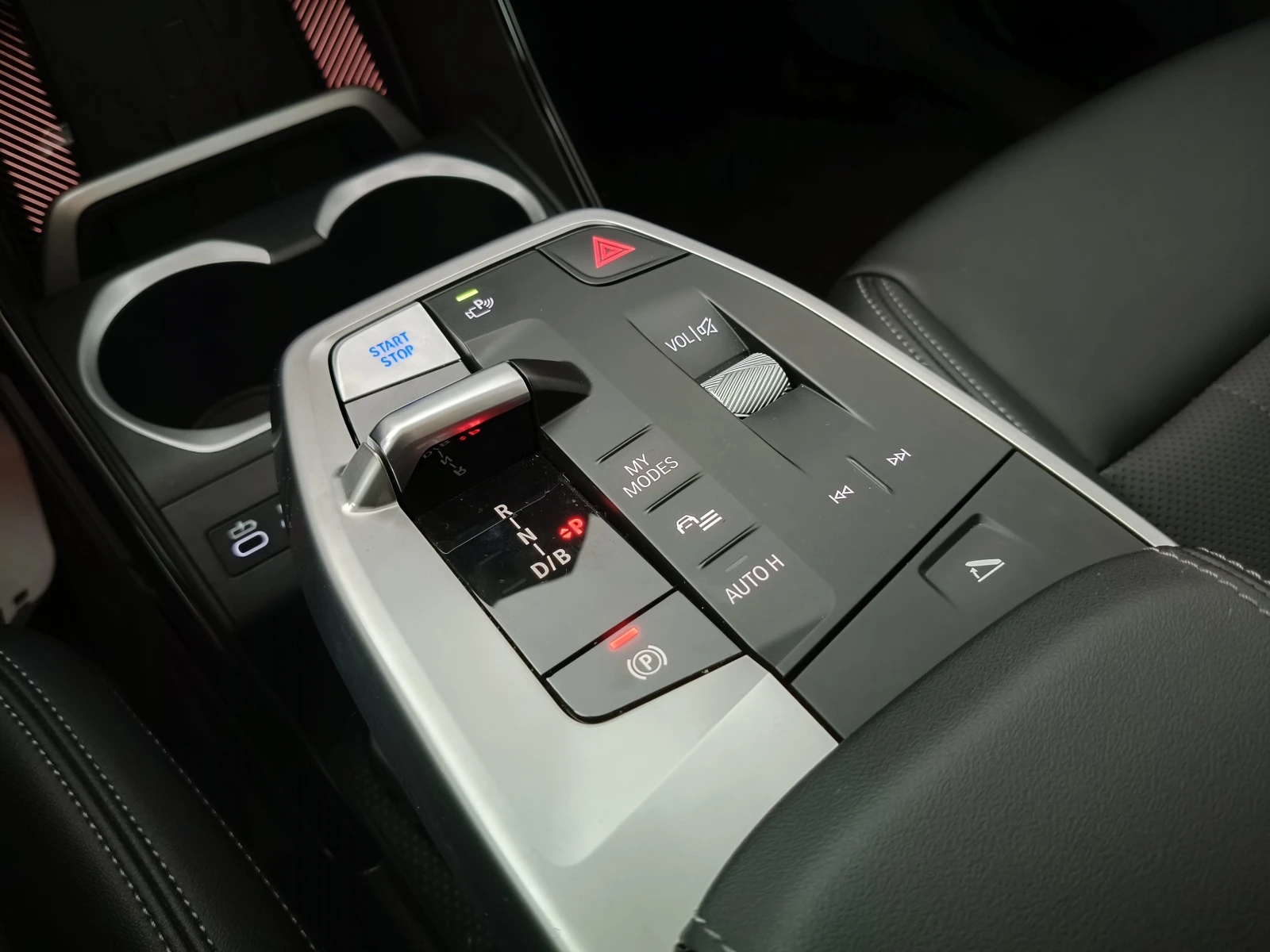 BMW iX1 20, снимка 12 - Автомобили и джипове - 54356249