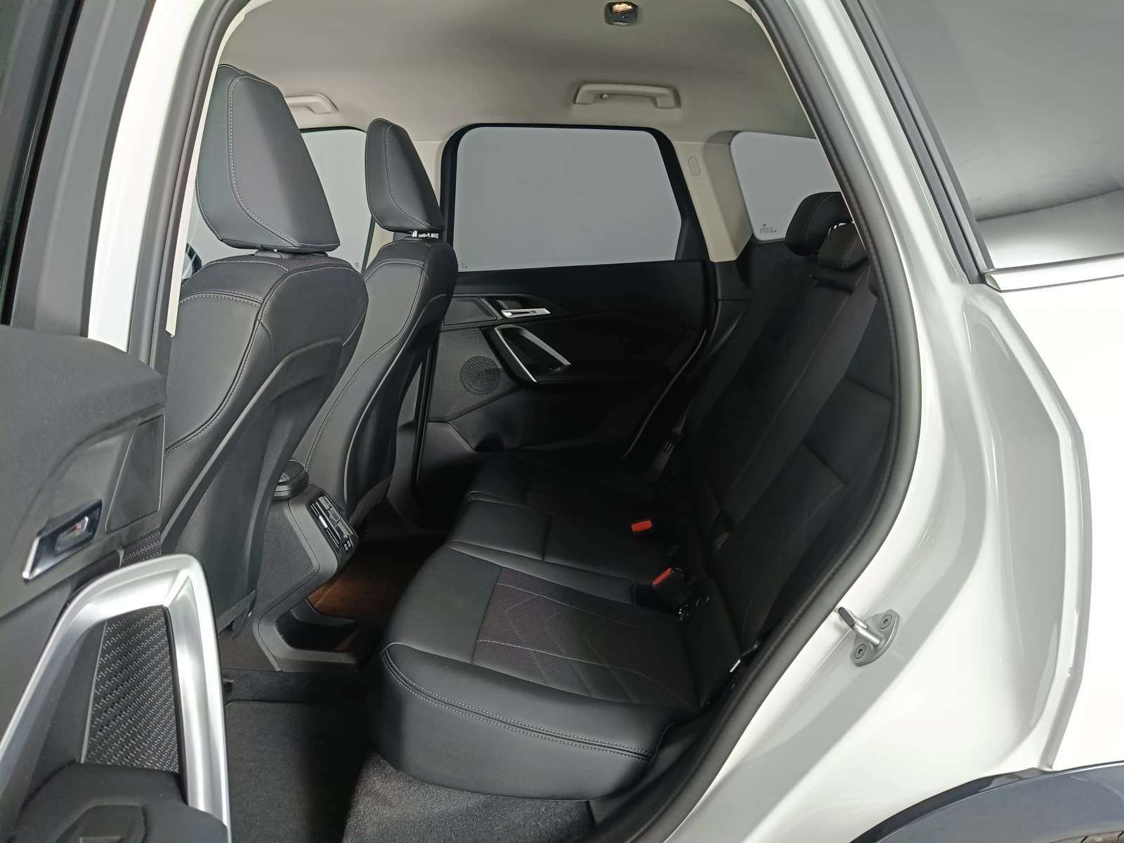 BMW iX1 20, снимка 16 - Автомобили и джипове - 54356249