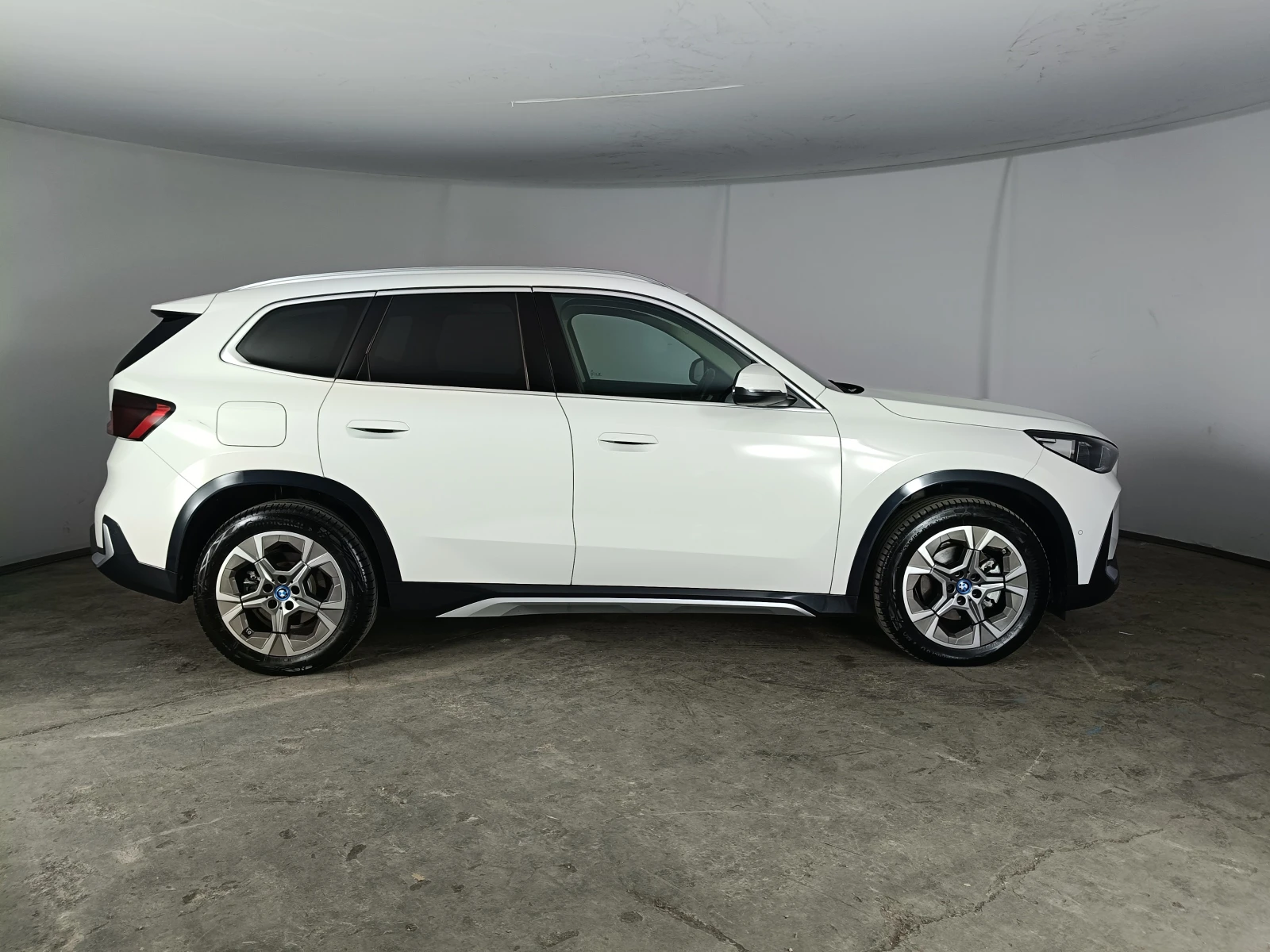 BMW iX1 20, снимка 2 - Автомобили и джипове - 54356249