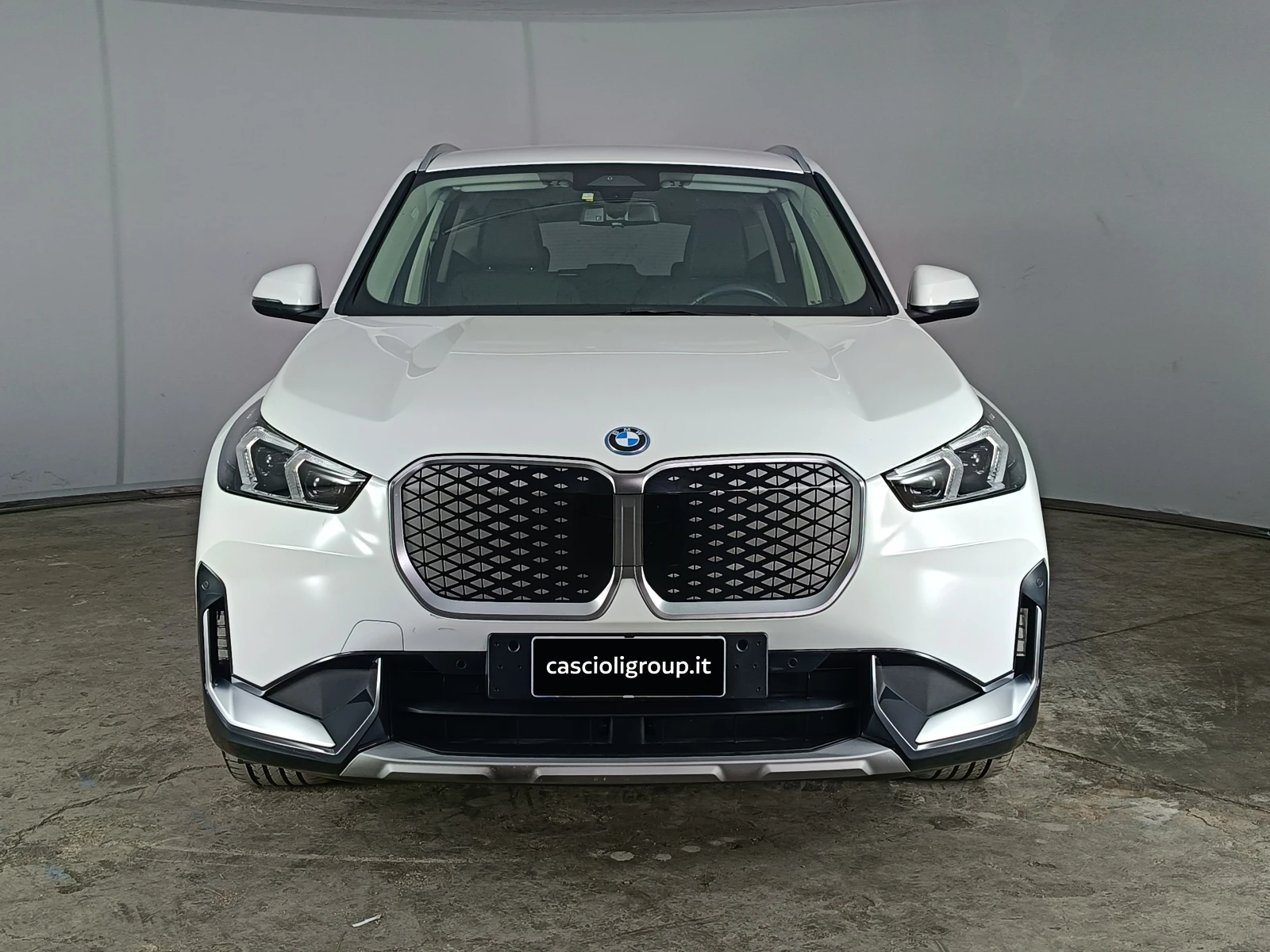 BMW iX1 20, снимка 3 - Автомобили и джипове - 54356249
