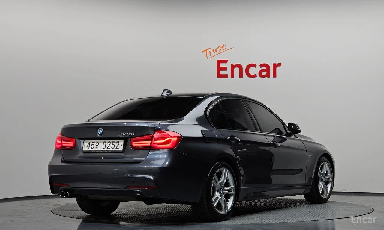 BMW 328 M* SPORT* ХЕДЪП* ПОДГРЕВ* КАМЕРА* КЕЙЛЕС* , снимка 2 - Автомобили и джипове - 54372419