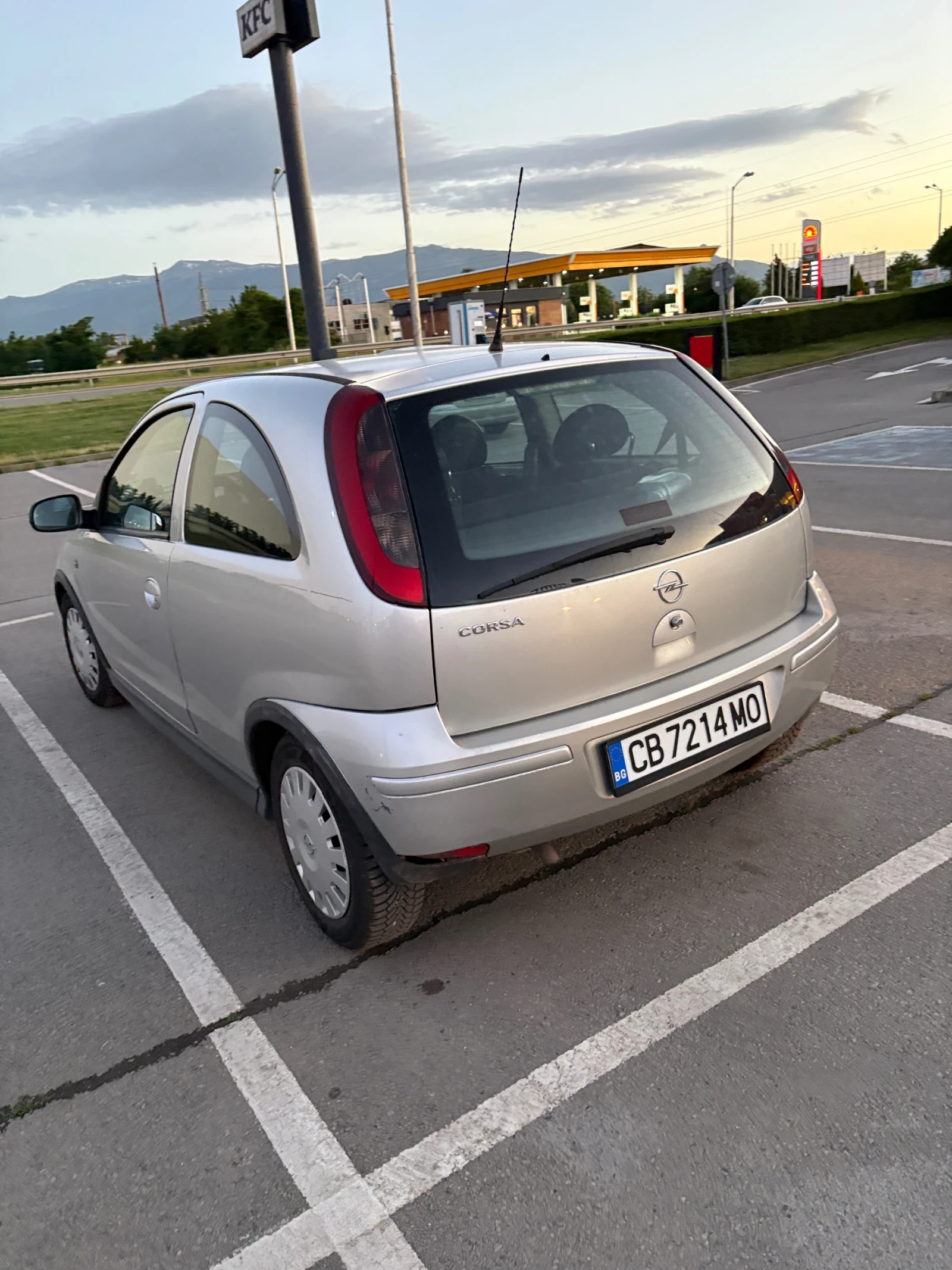 Opel Corsa 1.0, снимка 4 - Автомобили и джипове - 54727585