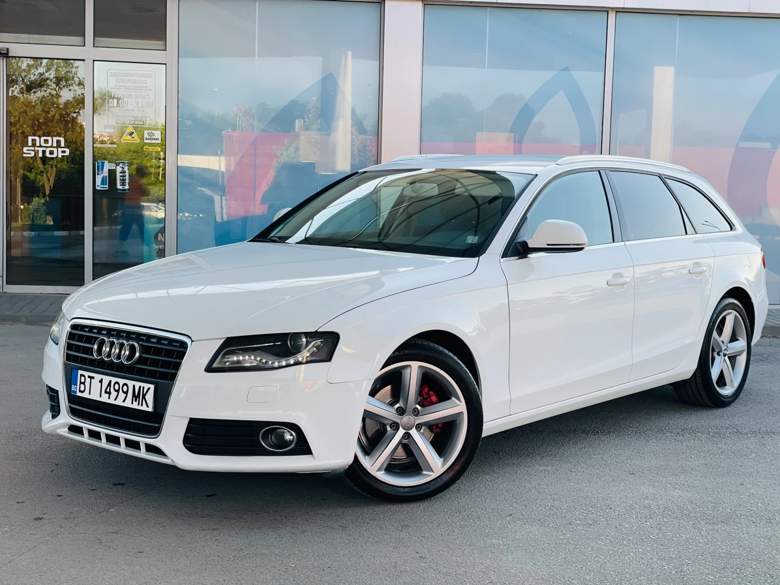 Audi A4 2.0TDI* 143* LED* РЕГИСТРИРАНА* ОБСЛУЖЕНА, снимка 8 - Автомобили и джипове - 55038634