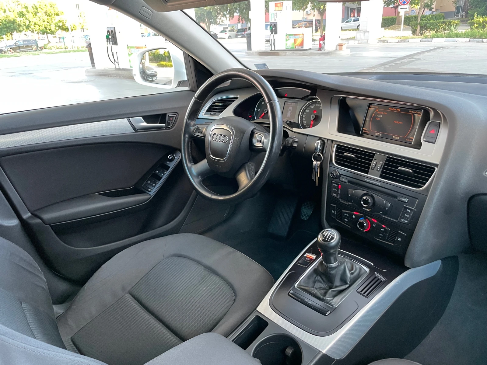 Audi A4 2.0TDI* 143* LED* РЕГИСТРИРАНА* ОБСЛУЖЕНА, снимка 11 - Автомобили и джипове - 55038634