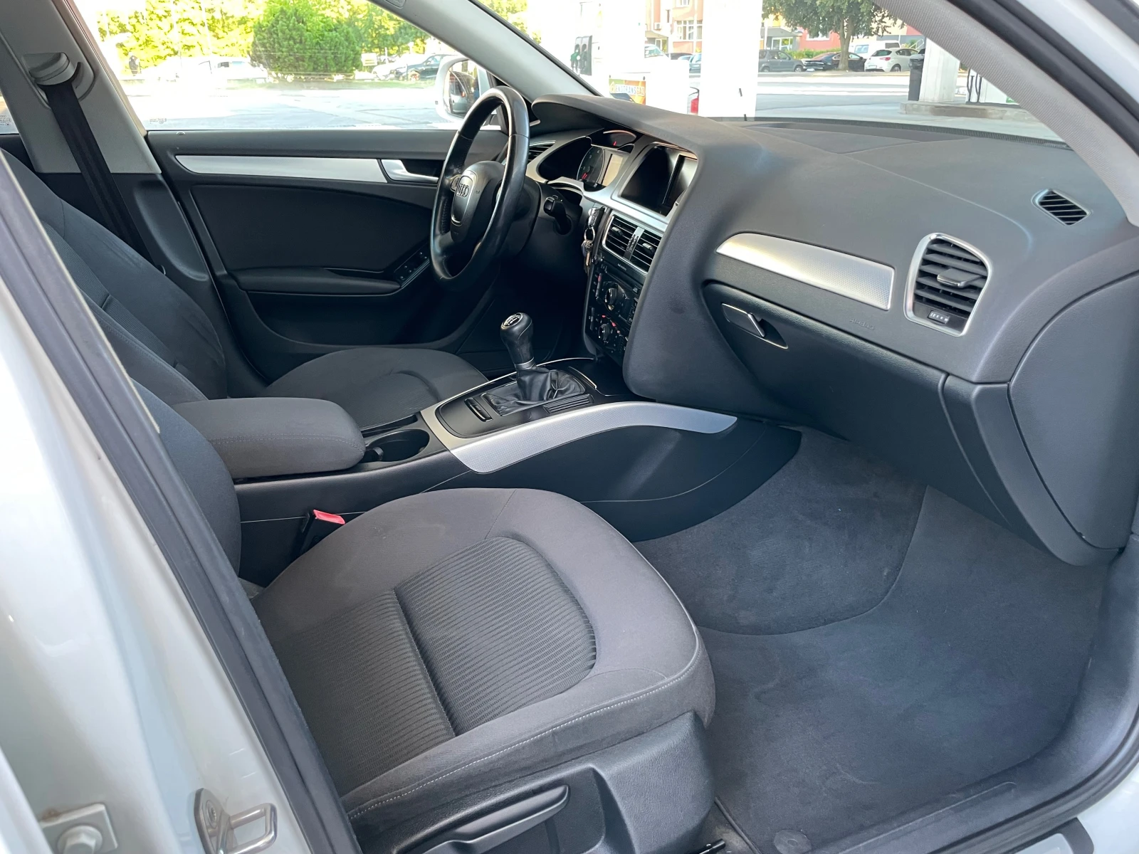 Audi A4 2.0TDI* 143* LED* РЕГИСТРИРАНА* ОБСЛУЖЕНА, снимка 13 - Автомобили и джипове - 55038634