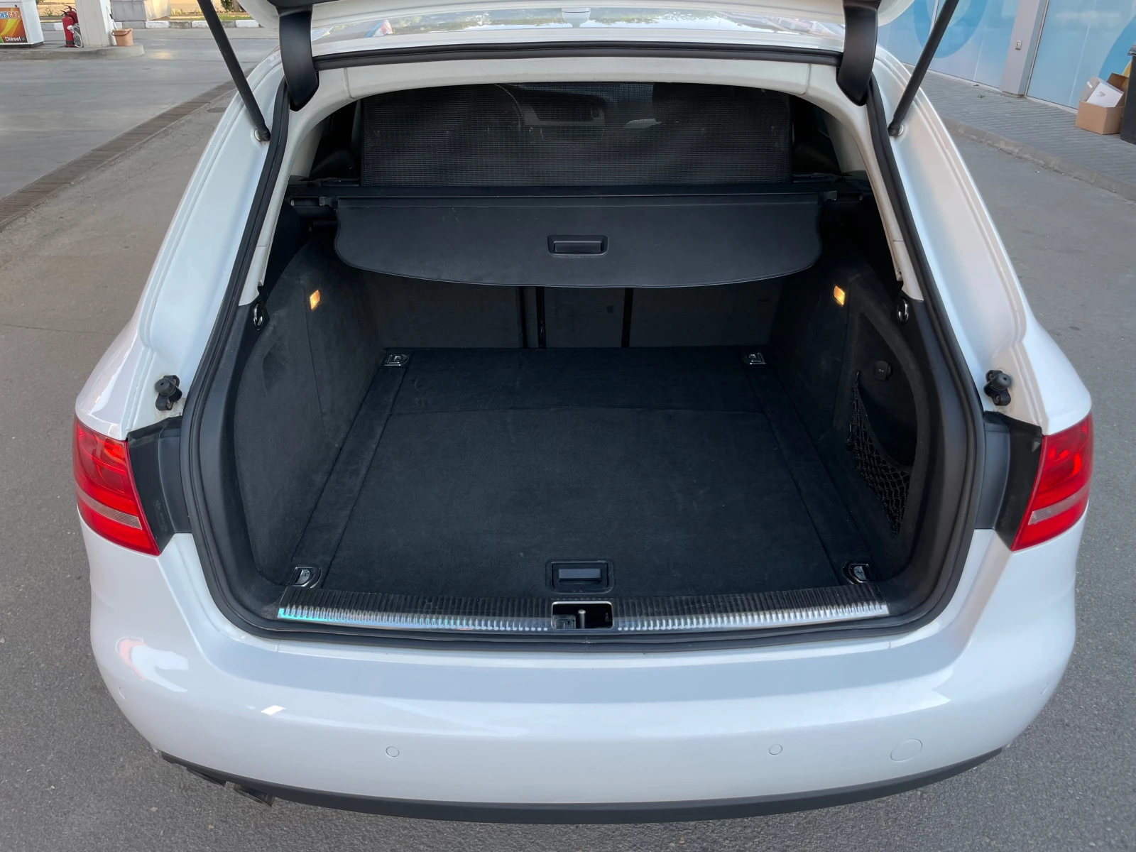 Audi A4 2.0TDI* 143* LED* РЕГИСТРИРАНА* ОБСЛУЖЕНА, снимка 17 - Автомобили и джипове - 55038634