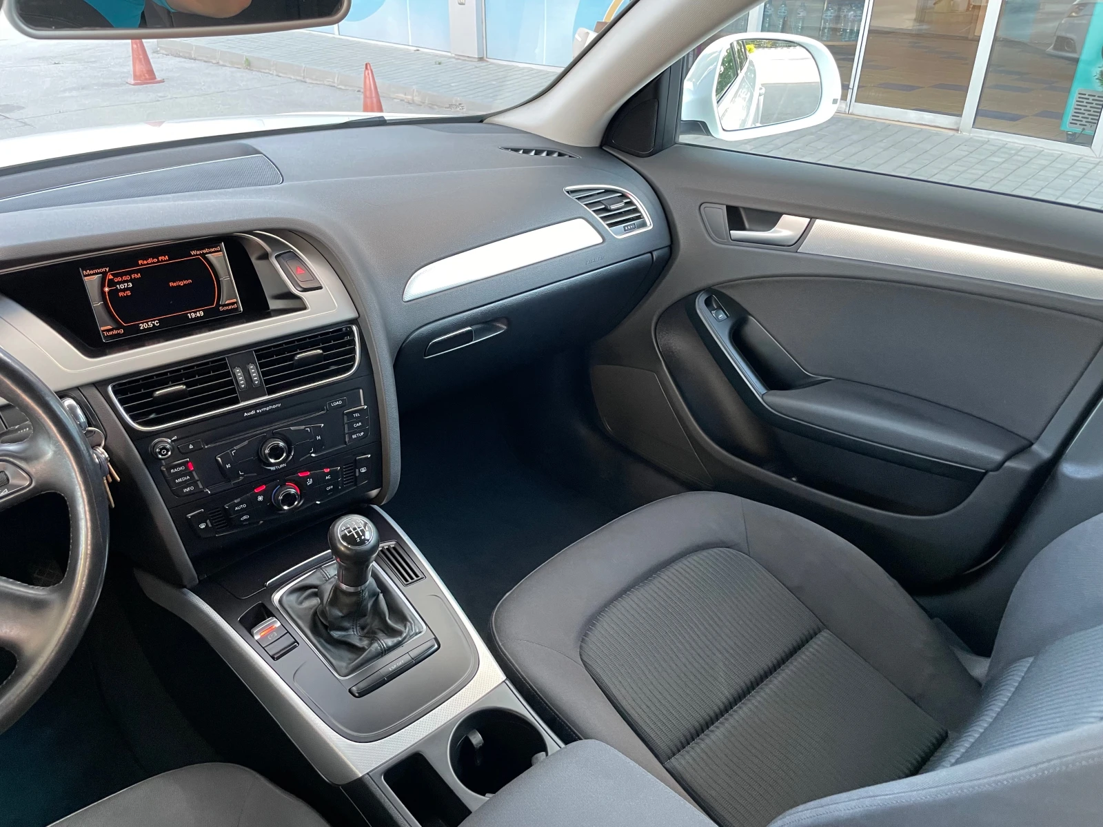 Audi A4 2.0TDI* 143* LED* РЕГИСТРИРАНА* ОБСЛУЖЕНА, снимка 14 - Автомобили и джипове - 55038634
