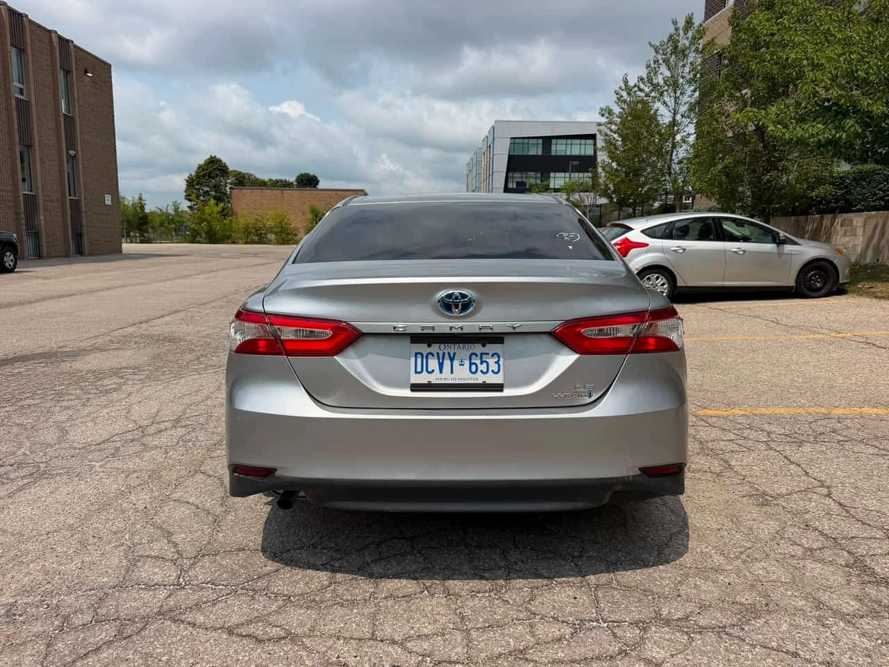 Toyota Camry * Hybrid LE * АВТОКРЕДИТ БЕЗ ПЪРВОНАЧАЛНА ВНОСКА* , снимка 4 - Автомобили и джипове - 55586230