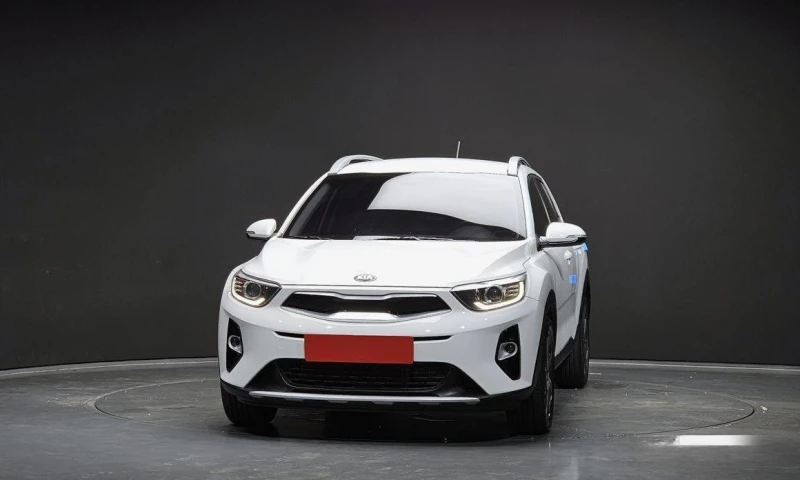 Kia Stonic Diesel 1.6 Trendy * НАЙ-ДОБРА ЦЕНА В БЪЛГАРИЯ* , снимка 3 - Автомобили и джипове - 52112499