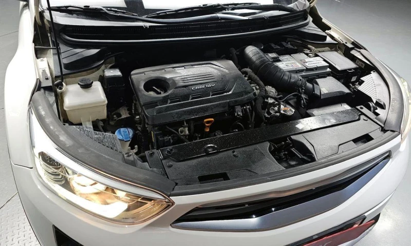 Kia Stonic Diesel 1.6 Trendy * НАЙ-ДОБРА ЦЕНА В БЪЛГАРИЯ* , снимка 6 - Автомобили и джипове - 52112499