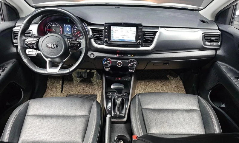 Kia Stonic Diesel 1.6 Trendy * НАЙ-ДОБРА ЦЕНА В БЪЛГАРИЯ* , снимка 7 - Автомобили и джипове - 52112499