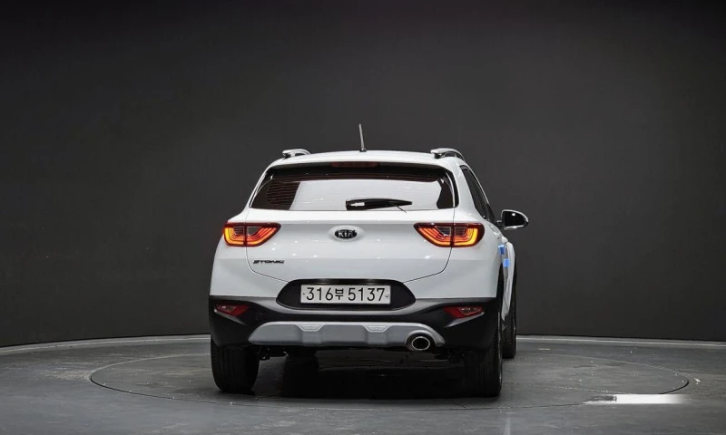 Kia Stonic Diesel 1.6 Trendy * НАЙ-ДОБРА ЦЕНА В БЪЛГАРИЯ* , снимка 4 - Автомобили и джипове - 52112499