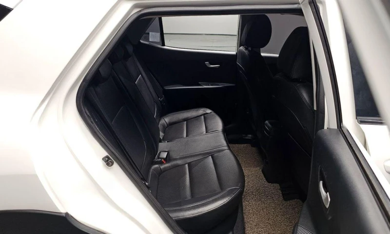 Kia Stonic Diesel 1.6 Trendy * НАЙ-ДОБРА ЦЕНА В БЪЛГАРИЯ* , снимка 11 - Автомобили и джипове - 52112499