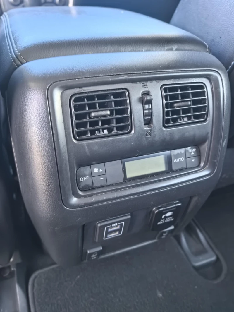 Nissan Pathfinder facelift 3.5i, снимка 12 - Автомобили и джипове - 52540330