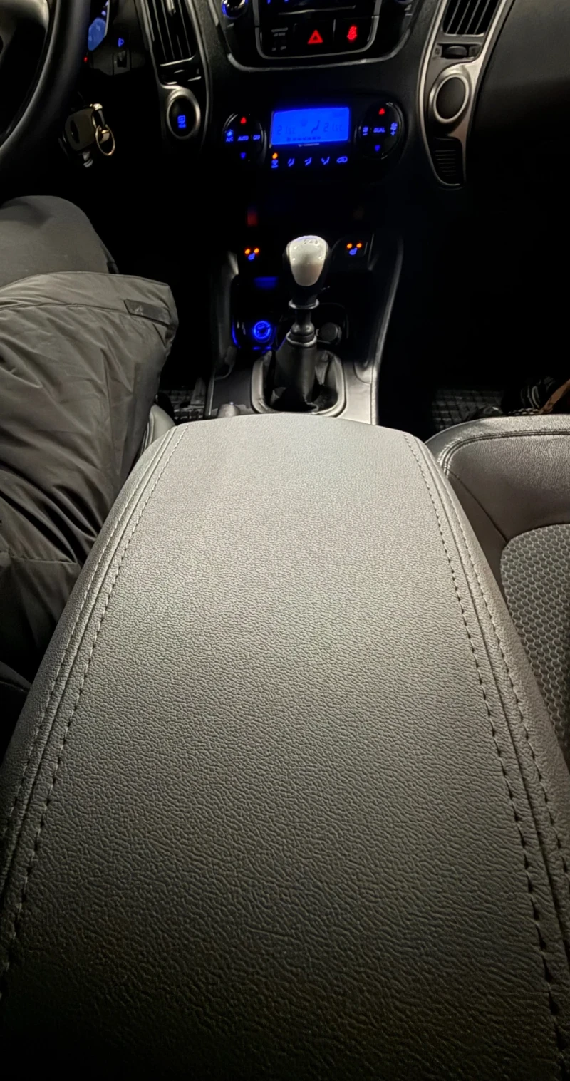 Hyundai IX35 1, 7 CRDi, снимка 10 - Автомобили и джипове - 53032826