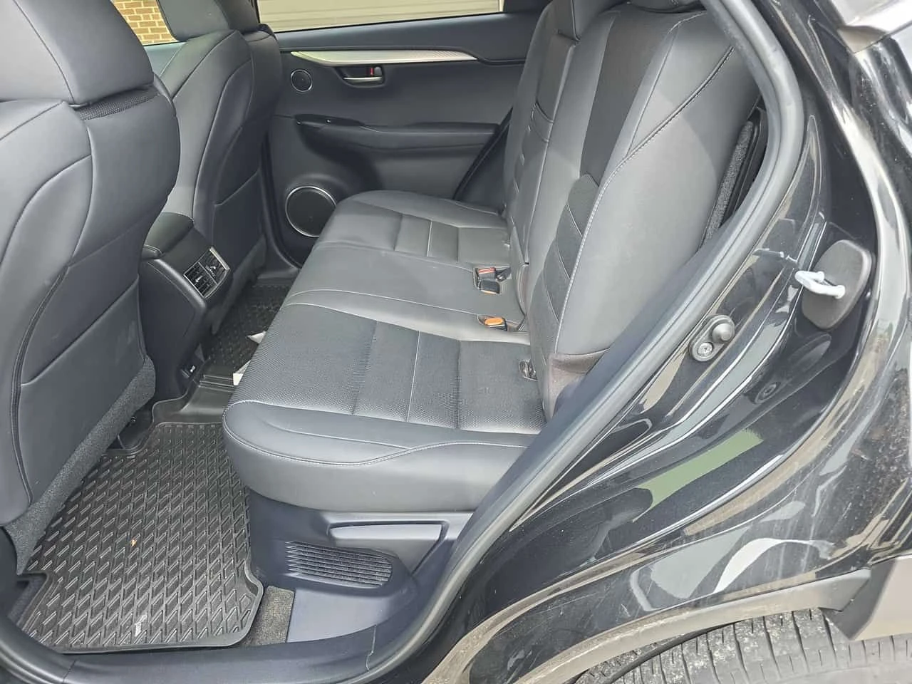 Lexus NX 300  ДИСТРОНИК / ПАНОРАМА / ОБДУХВАНЕ , снимка 13 - Автомобили и джипове - 55615522