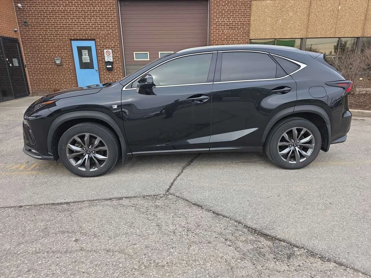 Lexus NX 300  ДИСТРОНИК / ПАНОРАМА / ОБДУХВАНЕ , снимка 2 - Автомобили и джипове - 55615522