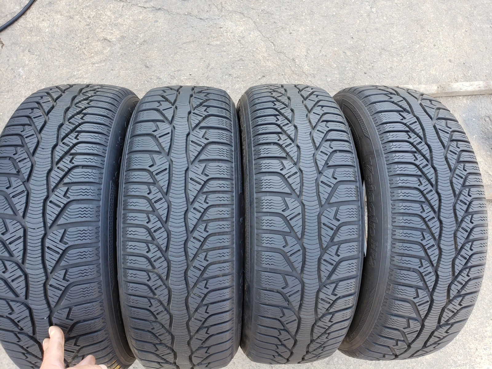 Гуми Зимни 185/60R15, снимка 2 - Гуми и джанти - 55967917