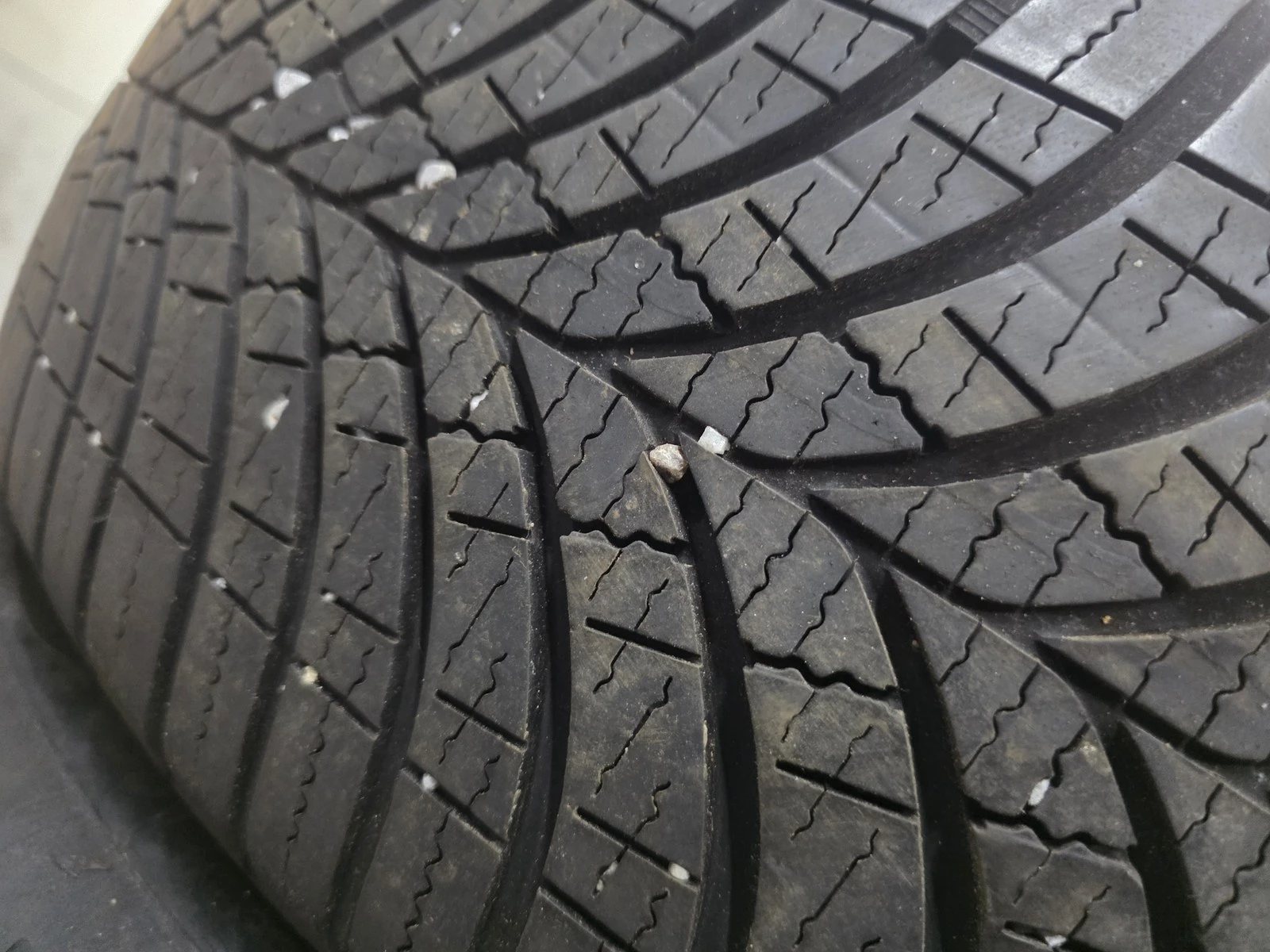 Гуми Всесезонни 225/60R18, снимка 6 - Гуми и джанти - 56664395
