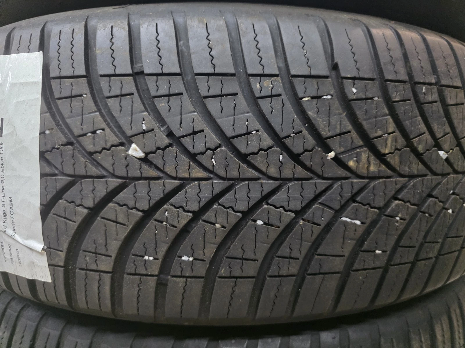 Гуми Всесезонни 225/60R18, снимка 2 - Гуми и джанти - 56664395