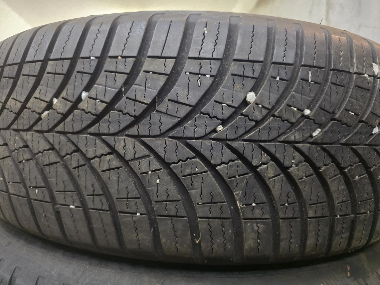 Гуми Всесезонни 225/60R18