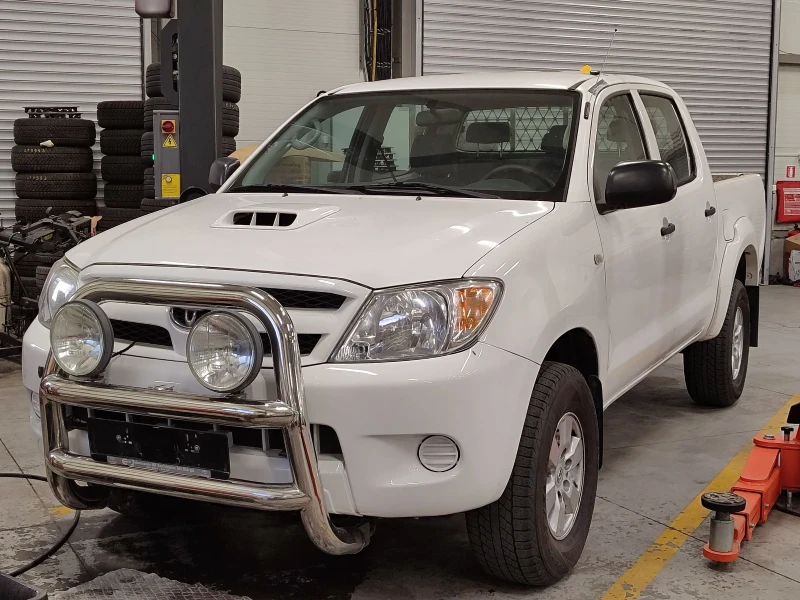 Toyota Hilux 2.5d4d 125hp, снимка 16 - Автомобили и джипове - 47443682