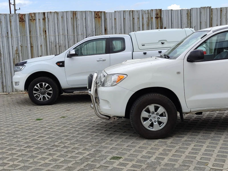 Toyota Hilux 2.5d4d 125hp, снимка 7 - Автомобили и джипове - 47541510