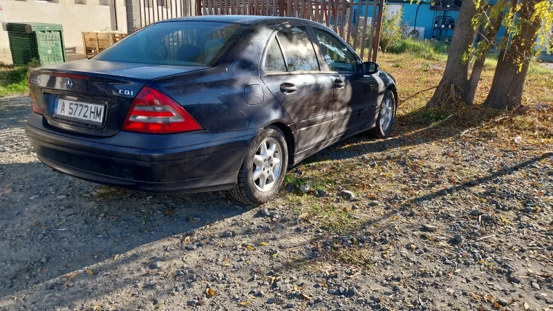 Mercedes-Benz C 220, снимка 3 - Автомобили и джипове - 47809339