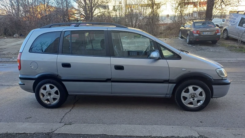 Opel Zafira 1.8 Газ-Бензин 7 местна , снимка 3 - Автомобили и джипове - 48436696