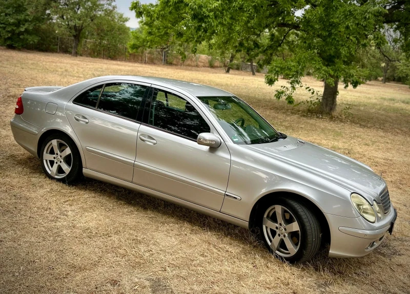 Mercedes-Benz E 220, снимка 5 - Автомобили и джипове - 51670266