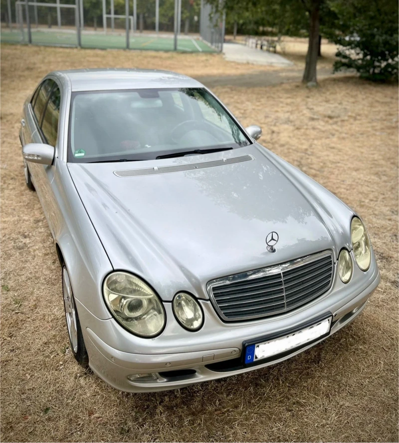 Mercedes-Benz E 220, снимка 8 - Автомобили и джипове - 51670266