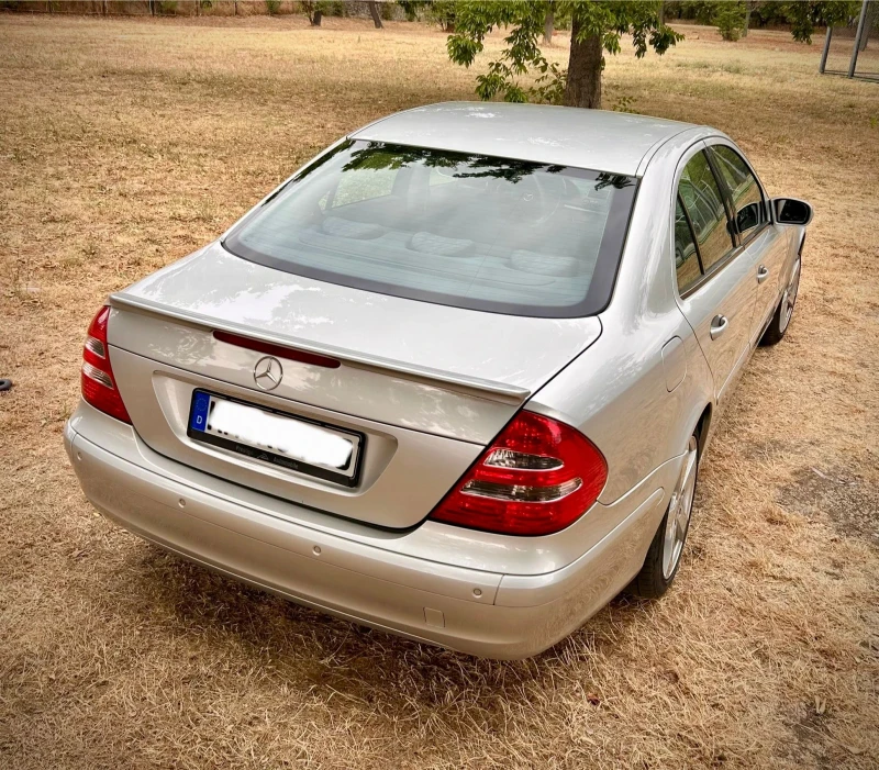 Mercedes-Benz E 220, снимка 3 - Автомобили и джипове - 51670266