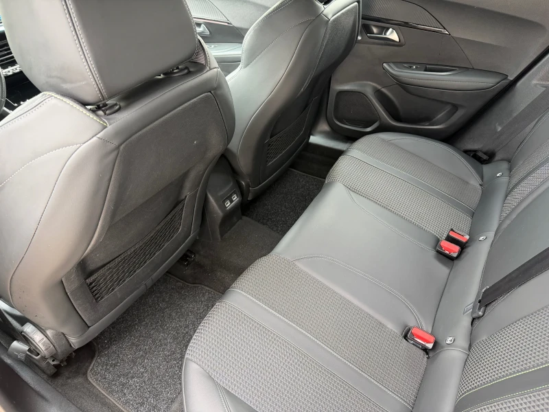 Peugeot 2008 1.5HDI GT-LINE* EAT8* 3D i-cockpit* , снимка 8 - Автомобили и джипове - 51850379