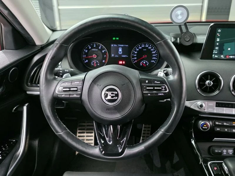Kia Stinger 2.0 Turbo 2WD| 251к.с.| ВКЛ.ТЕХНОТЕСТ, снимка 12 - Автомобили и джипове - 55346585